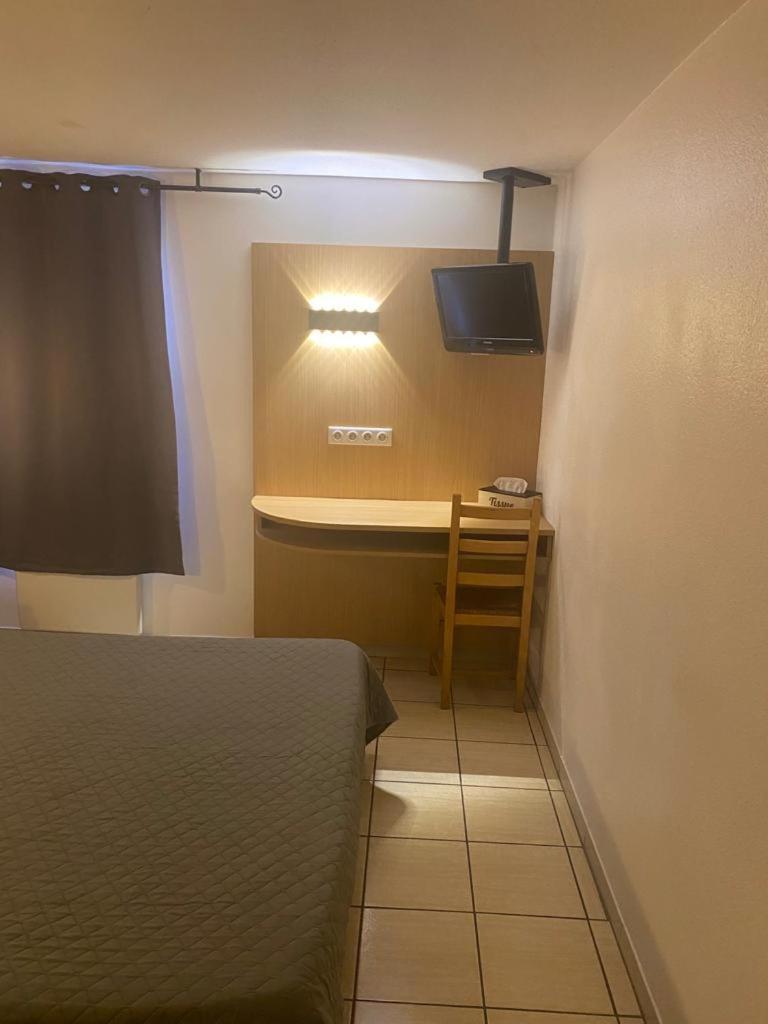 Confort Hotel Montgeron エクステリア 写真